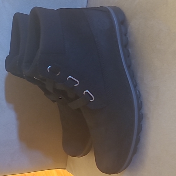 Black Timberland Boots - Picture 3 of 8